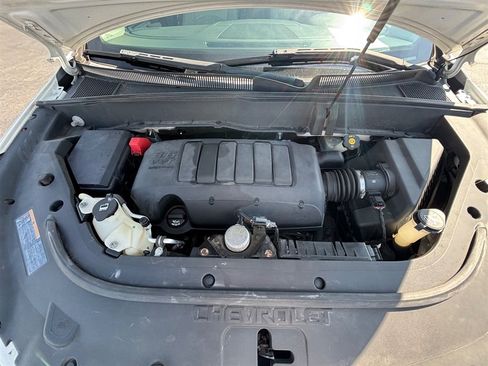 Used 2011 Chevrolet Traverse LTZ FWD image 32