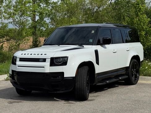 Used 2024 Land Rover Defender 130 X-Dynamic SE AWD/4WD image 3