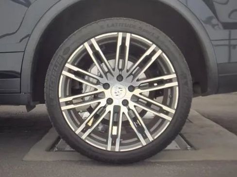 Used 2015 Porsche Cayenne S image 11