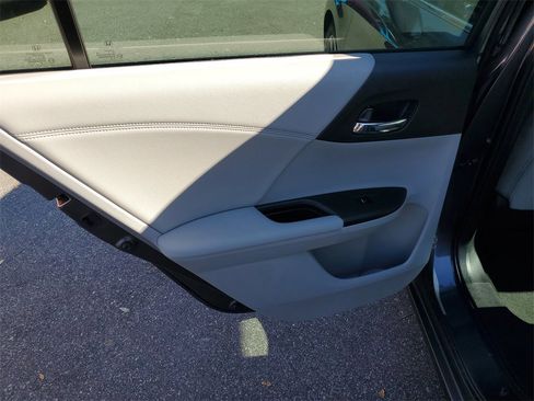 Used 2017 Honda Accord EX-L image 13