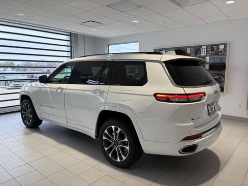 Used 2022 Jeep Grand Cherokee L Overland w/ Luxury Tech Group IV image 3