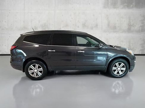 Used 2017 Chevrolet Traverse LT image 4