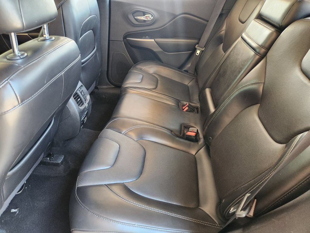 Used 2019 Jeep Cherokee Limited FWD image 31