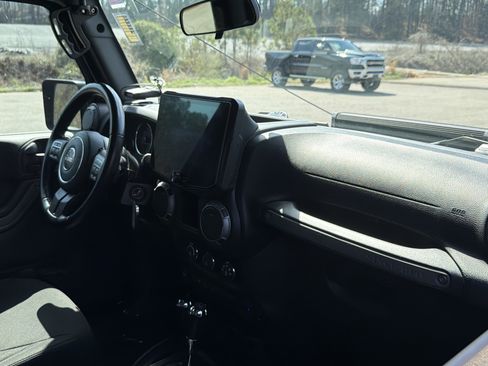 Used 2017 Jeep Wrangler Unlimited Sport w/ Connectivity Group image 29