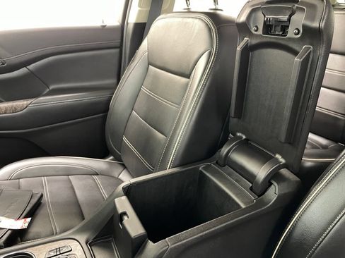 Certified 2022 GMC Acadia Denali w/ Denali Ultimate Package AWD/4WD image 38