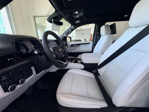 New 2026 Chevrolet Suburban Premier AWD/4WD image 22