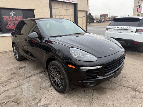 Used 2018 Porsche Cayenne Platinum Edition image 3