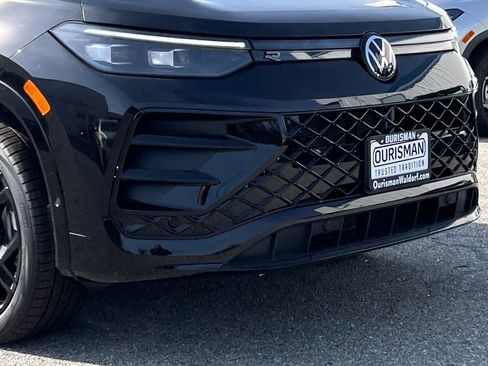 New 2026 Volkswagen Tiguan SE R-Line image 2