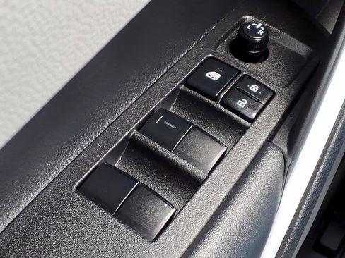 Used 2026 Toyota Corolla Cross L image 14