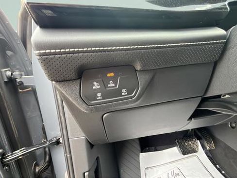 New 2026 Volkswagen Atlas Cross Sport SE AWD/4WD image 11