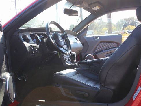 Used 2011 Ford Mustang Premium image 11