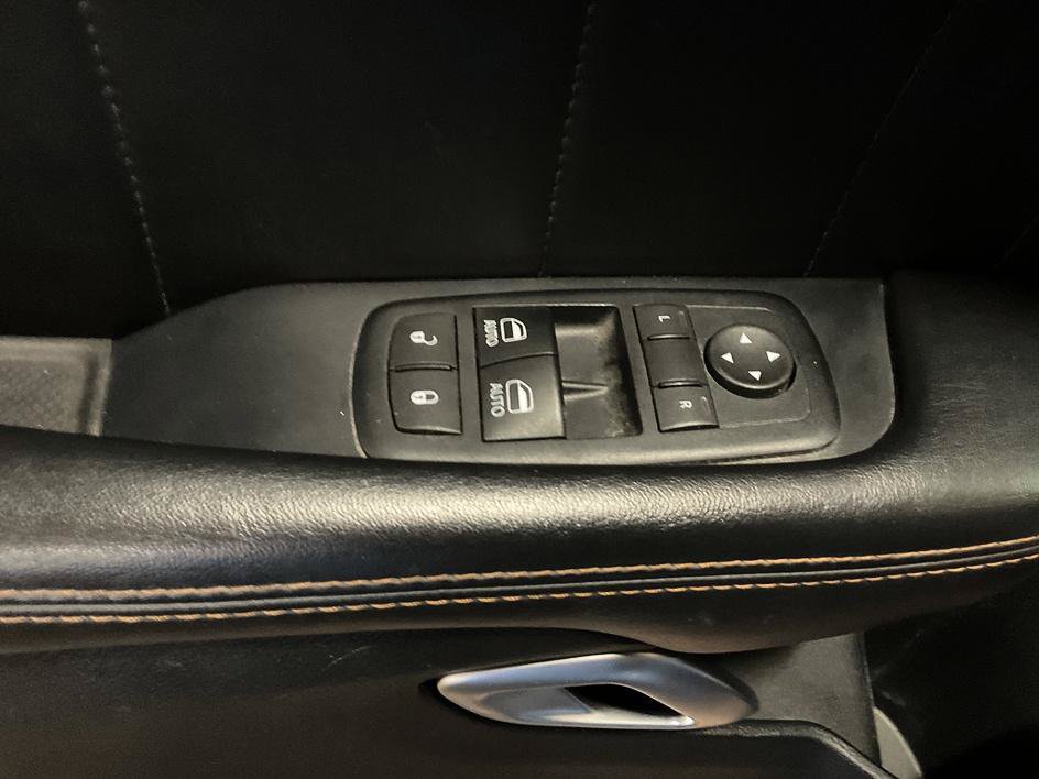 Used 2015 Dodge Challenger R/T Scat Pack RWD image 27