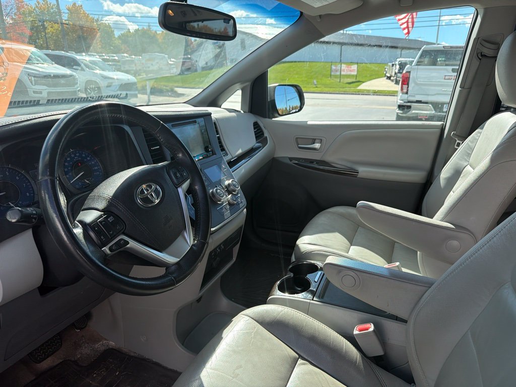 Used 2016 Toyota Sienna XLE w/ XLE Navigation Package AWD/4WD image 9