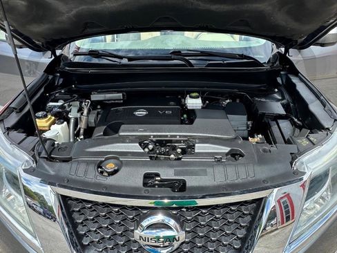 Used 2015 Nissan Pathfinder Platinum w/ Family Entertainment Package image 30