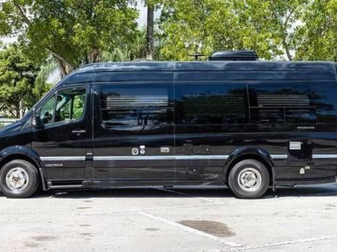Used 2014 Mercedes-Benz Sprinter 3500 image 1