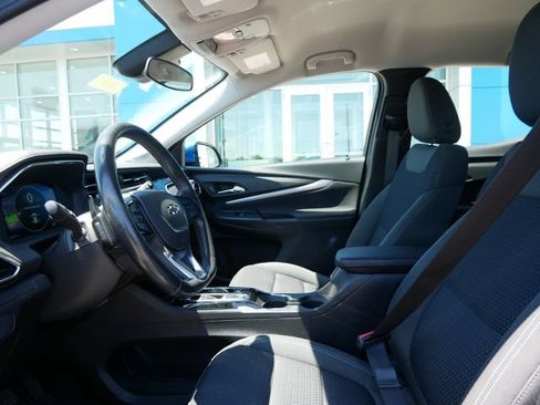 Used 2023 Chevrolet Bolt EUV LT w/ Comfort Package FWD image 4