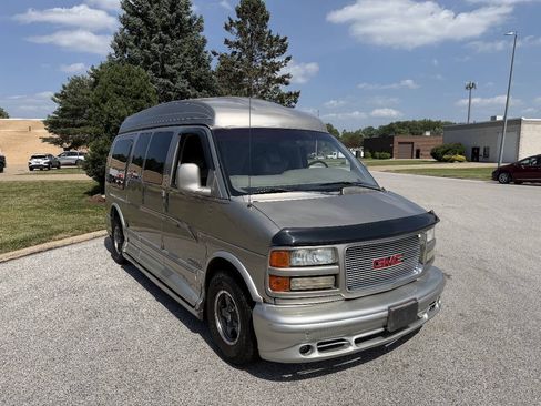 Used 2002 GMC Savana 1500 w/ SLE Marketing Option Pkg 3 RWD image 1