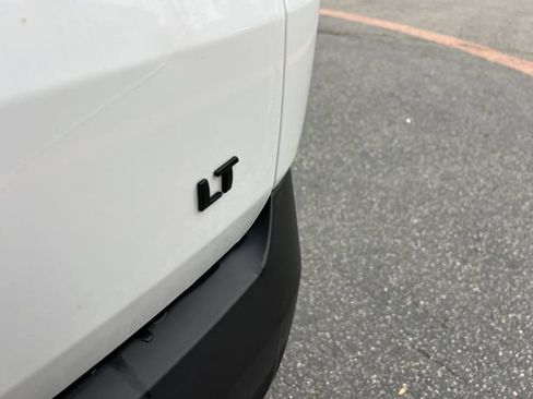 Used 2021 Chevrolet Traverse LT image 38