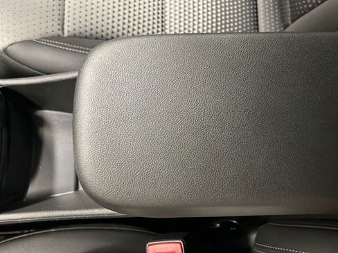 Used 2025 Chevrolet Trax LT w/ LT Convenience Package FWD image 19