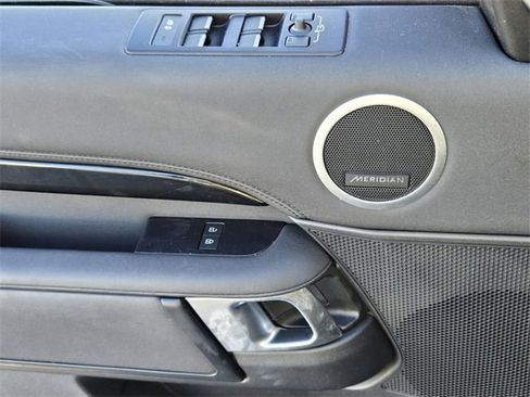 Used 2023 Land Rover Discovery S image 29