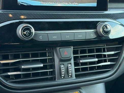 Used 2024 Ford Escape ST-Line image 27