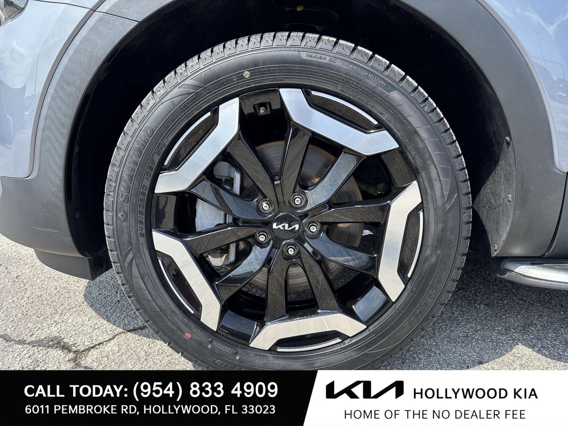 Certified 2023 Kia Telluride S w/ S Sunroof Package AWD/4WD image 19