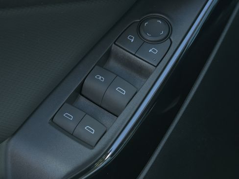 Used 2025 Chevrolet Equinox LT w/ Convenience Package II FWD image 19