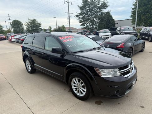 Used 2017 Dodge Journey SXT w/ Comfort/Convenience Group FWD image 2