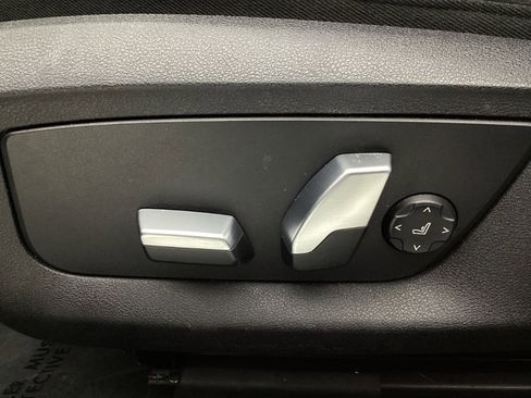 Used 2019 BMW 740i xDrive image 38