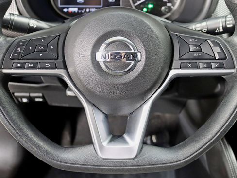 Used 2018 Nissan Kicks SV image 15