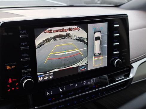 Certified 2021 Toyota Sienna Platinum image 29