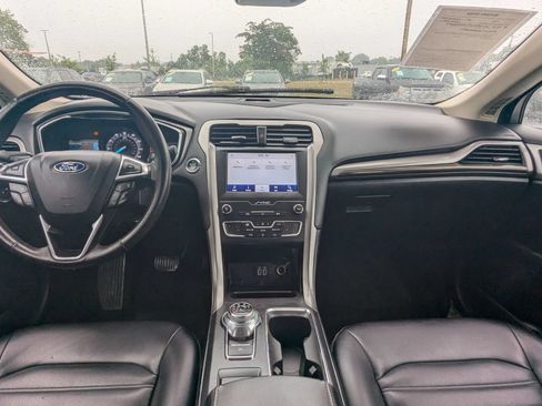 Used 2020 Ford Fusion SEL FWD image 12