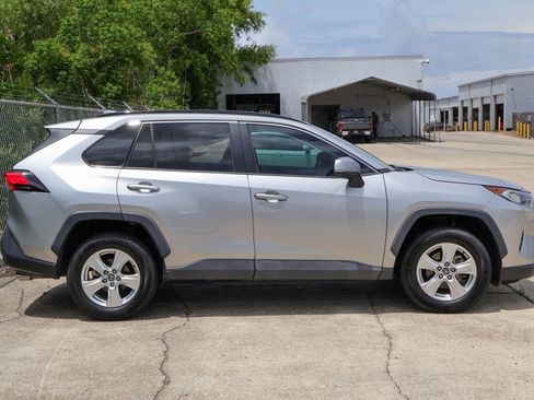 Used 2020 Toyota RAV4 XLE w/ Convenience Package FWD image 4