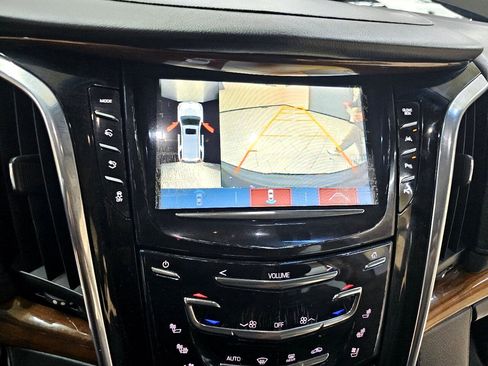 Used 2017 Cadillac Escalade ESV Premium Luxury image 36