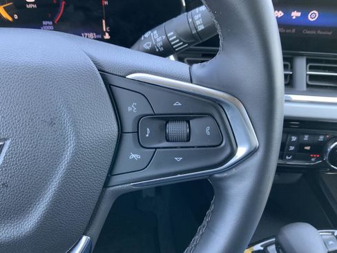 Used 2025 Chevrolet Trax LT w/ LT Convenience Package image 28