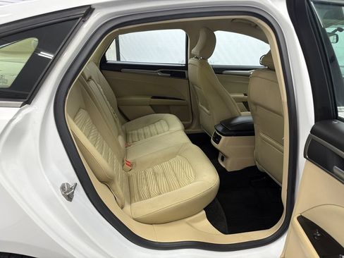Used 2016 Ford Fusion SE FWD image 16