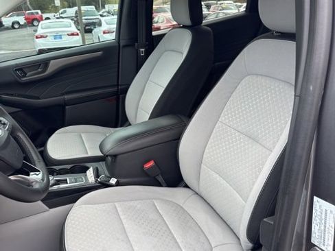 Used 2024 Ford Escape Active w/ Tech Pack #1 image 9