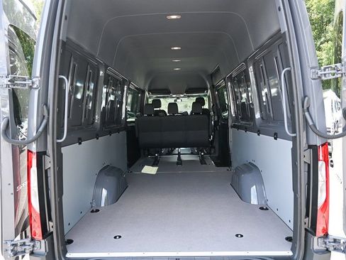 Used 2025 Mercedes-Benz Sprinter 2500 image 28