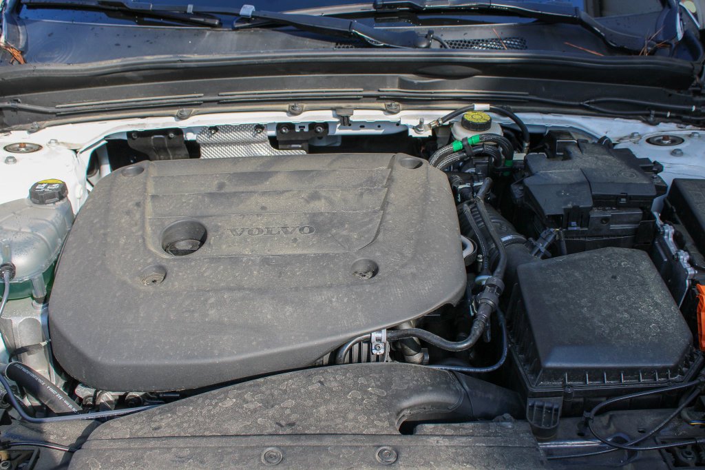 Certified 2025 Volvo XC40 B5 Plus AWD/4WD image 44