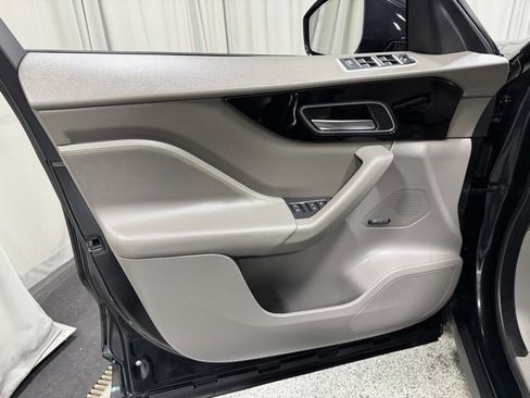 Used 2020 Jaguar F-PACE R-Sport image 21