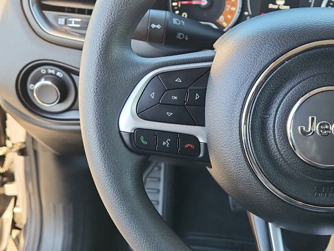 Used 2023 Jeep Renegade Latitude image 16