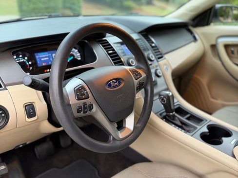 Used 2015 Ford Taurus SE FWD image 9