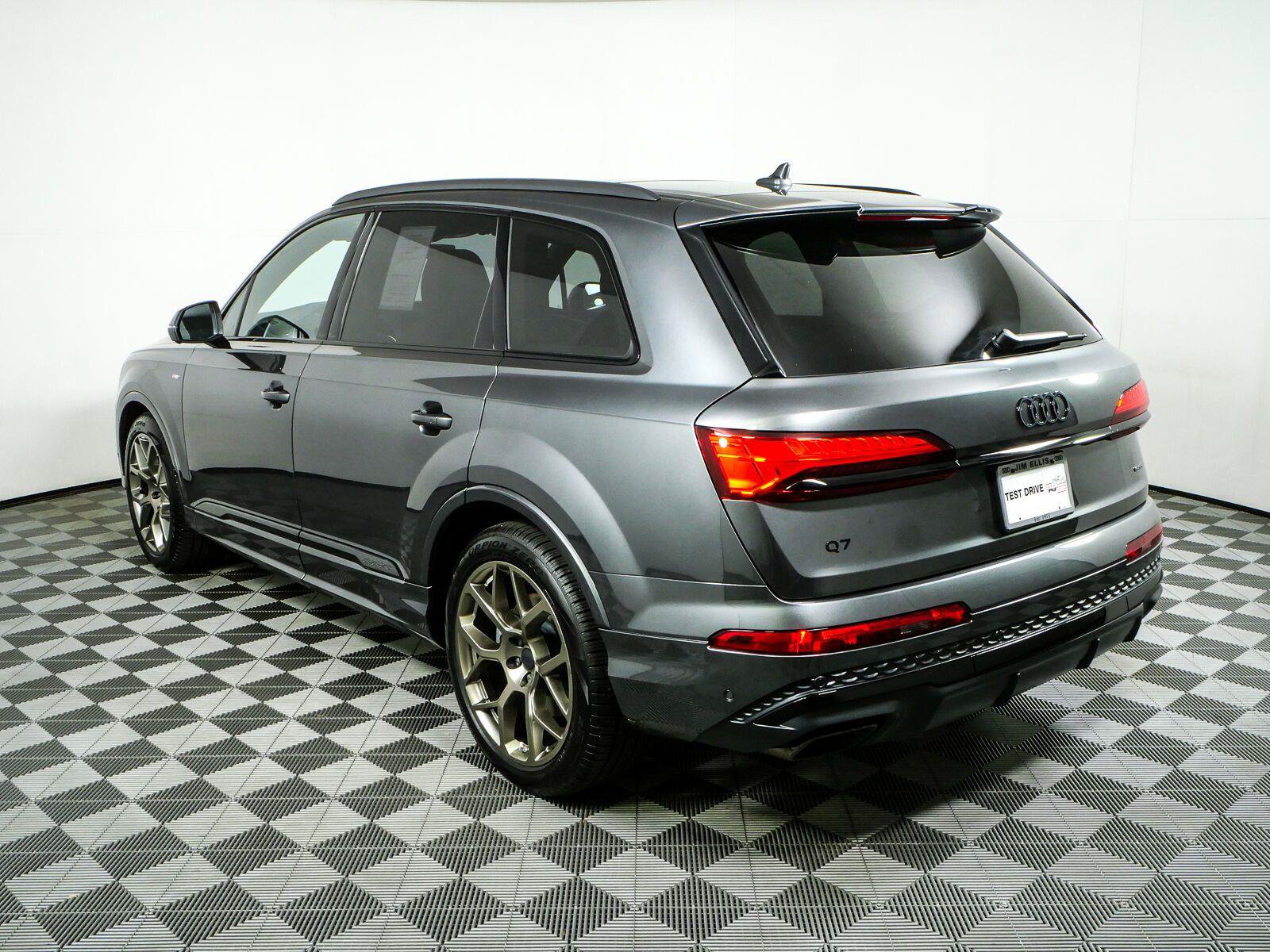Used 2026 Audi Q7 Premium Plus AWD/4WD image 32