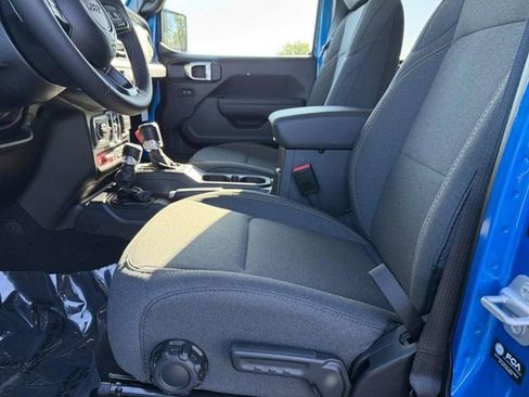 New 2025 Jeep Gladiator Willys image 17