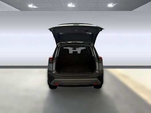 Used 2023 Nissan Rogue S image 18