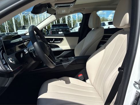 Used 2024 Mercedes-Benz E 350 4MATIC Sedan image 9