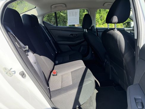 Used 2024 Nissan Sentra SV FWD image 11