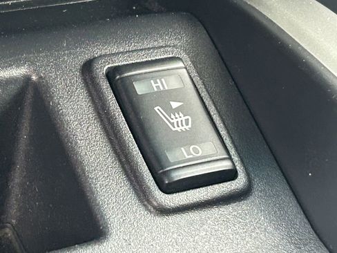 Used 2017 Nissan Titan SV image 19