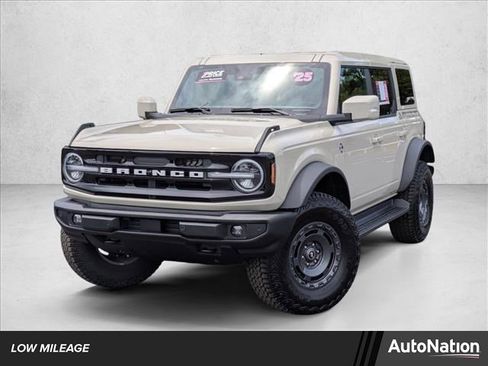 Used 2025 Ford Bronco Outer Banks w/ Sasquatch Package AWD/4WD image 1