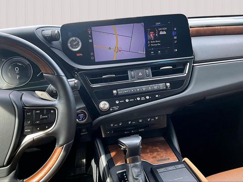 Used 2022 Lexus ES 300h w/ Accessory Package 2 image 3